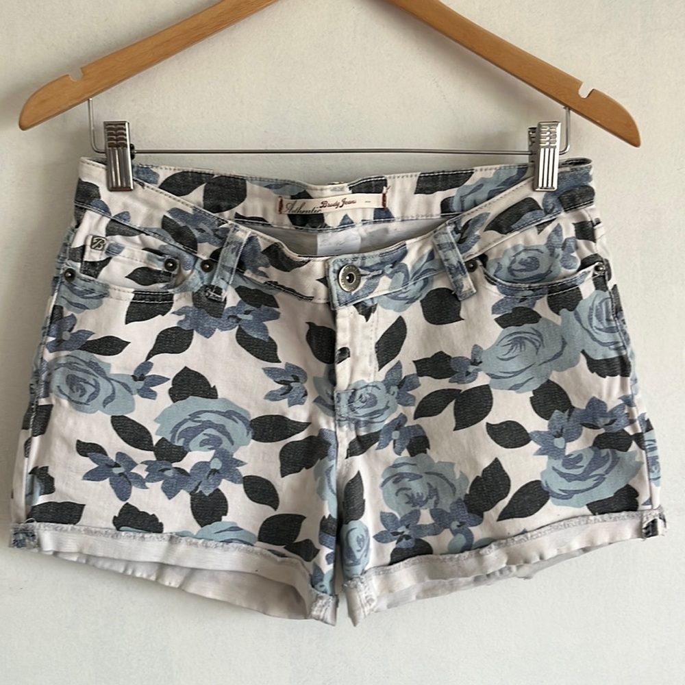 Vintage Brody low-rise jean shorts, size 28, floral.